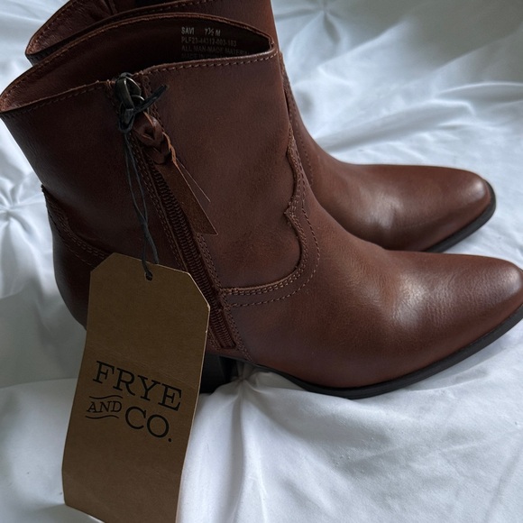 FRYE AND CO. Shoes - FRYE AND CO. Women's Tan Ankle Boots